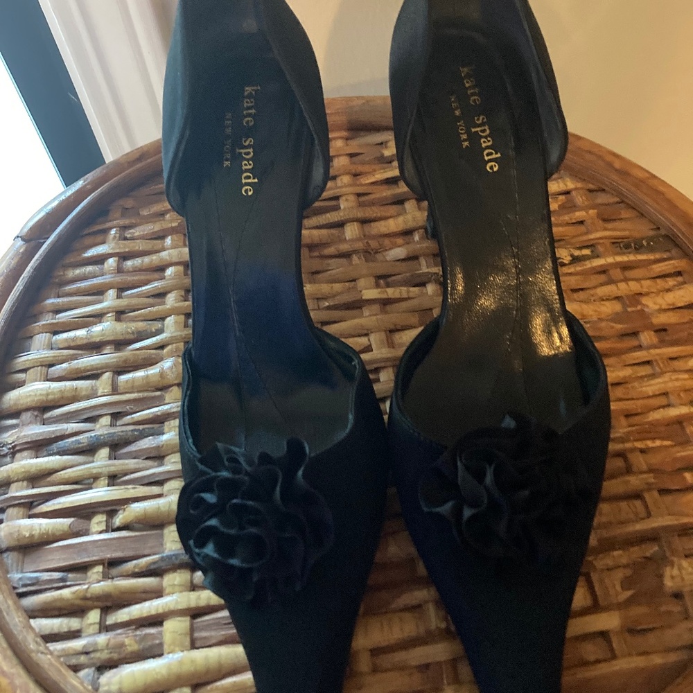 Kate Spade Satin 3" closed toe heels SZ 7